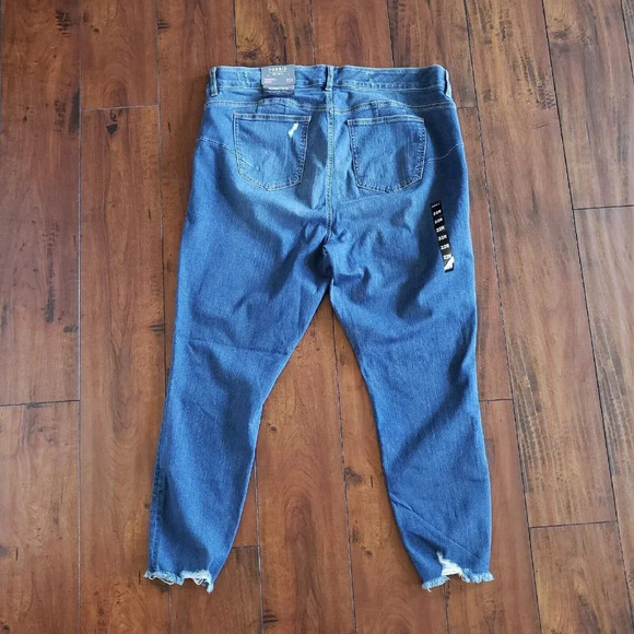 Torrid Women's Bombshell Skinny Premium Stretch High Rise Destructed Jean Sz 22R - Picture 6 of 14